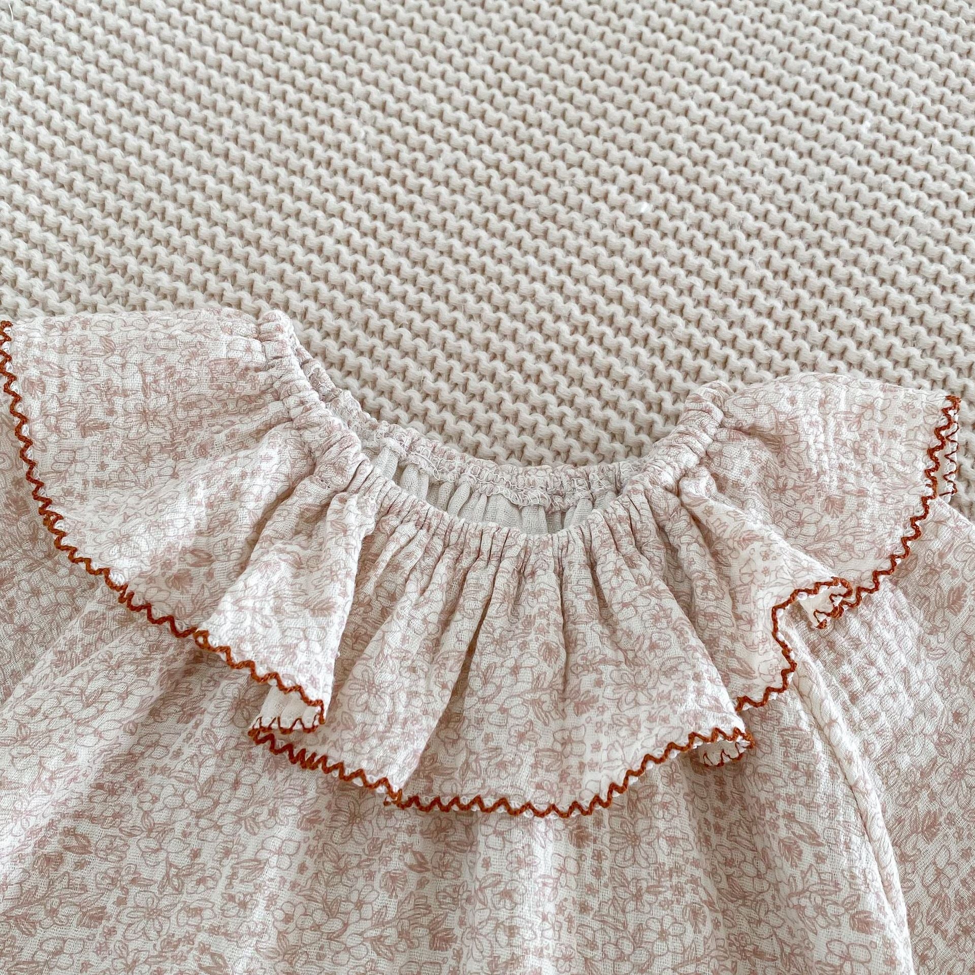 Autumn Arrival Baby Girls Long Sleeves Floral Pattern Rompers with Ruffle Collar