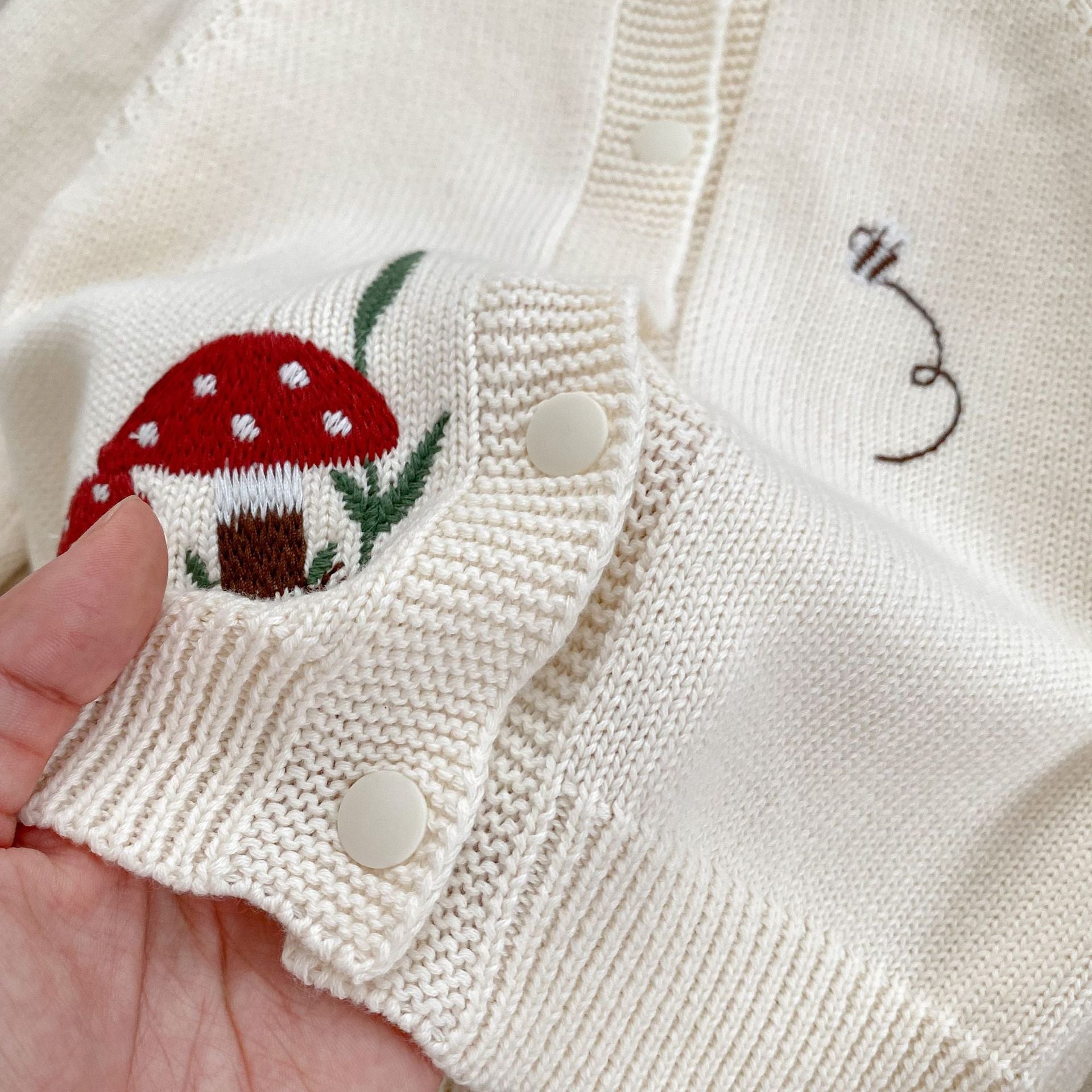 Autumn Arrival Baby Kids Unisex Comfortable Mushrooms Embroiedery Pattern Knitted Long Sleeves Cardigan