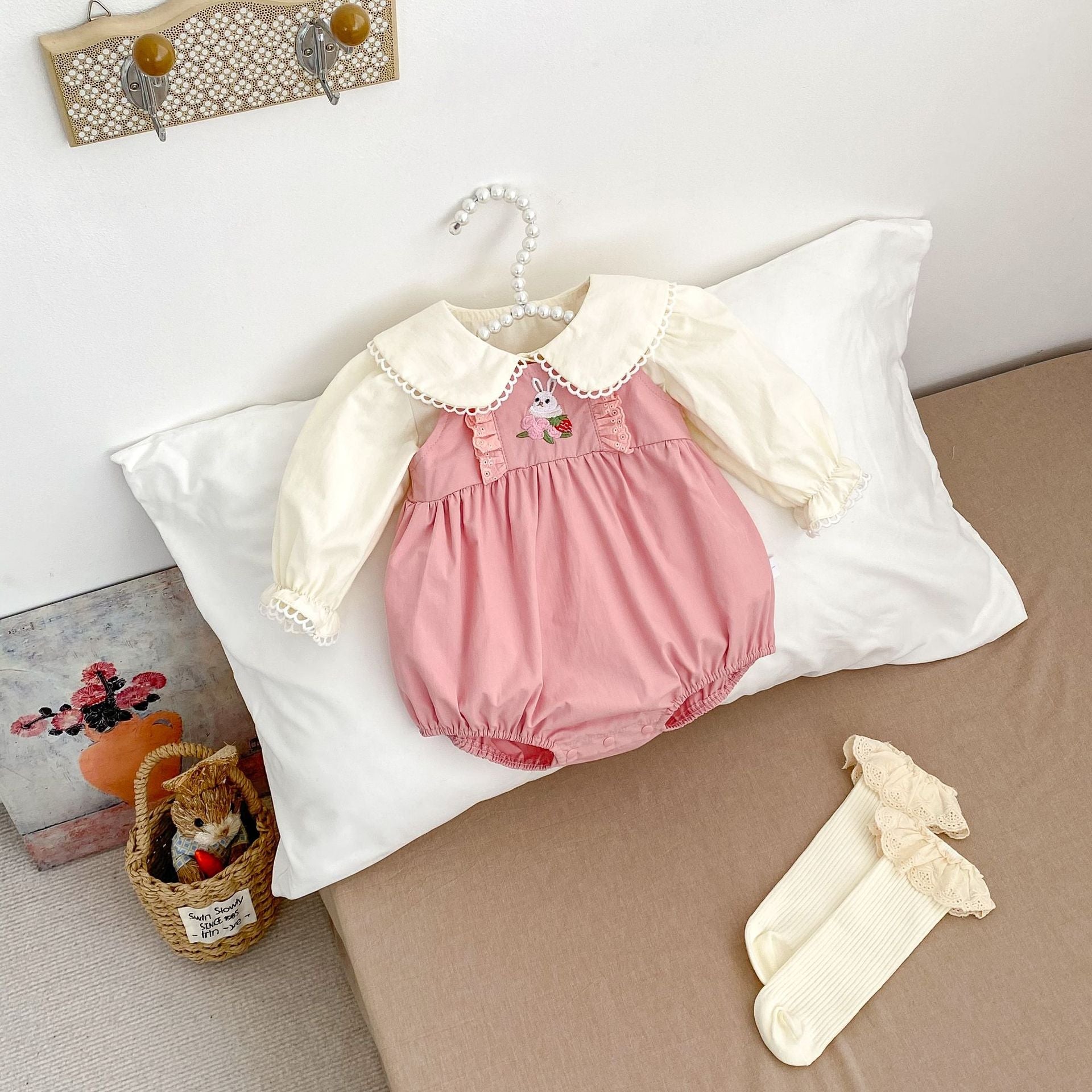 Arrival Spring Girls Long Sleeves Lace-trim Turn-down Collar Top Shirt and Sleeveless bodysuit Clothing Set