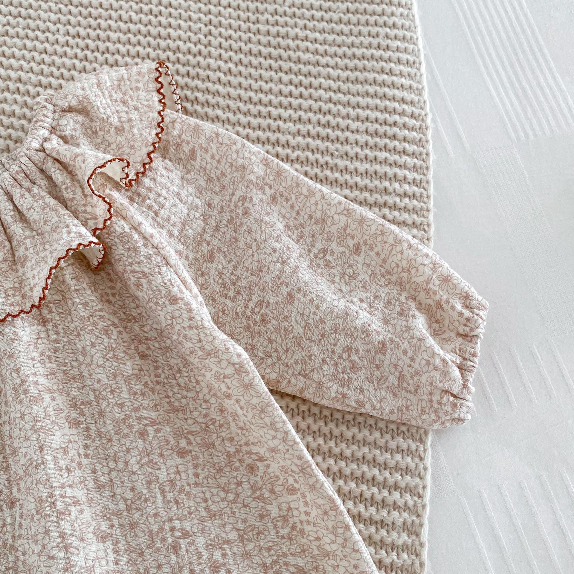 Autumn Arrival Baby Girls Long Sleeves Floral Pattern Rompers with Ruffle Collar